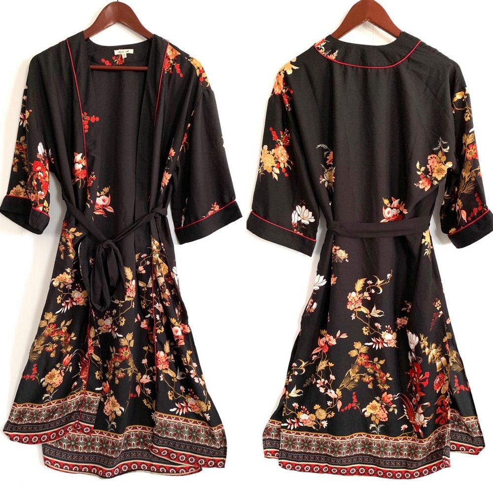 •Bleuh Ciel• Black Floral Robe Size Small
